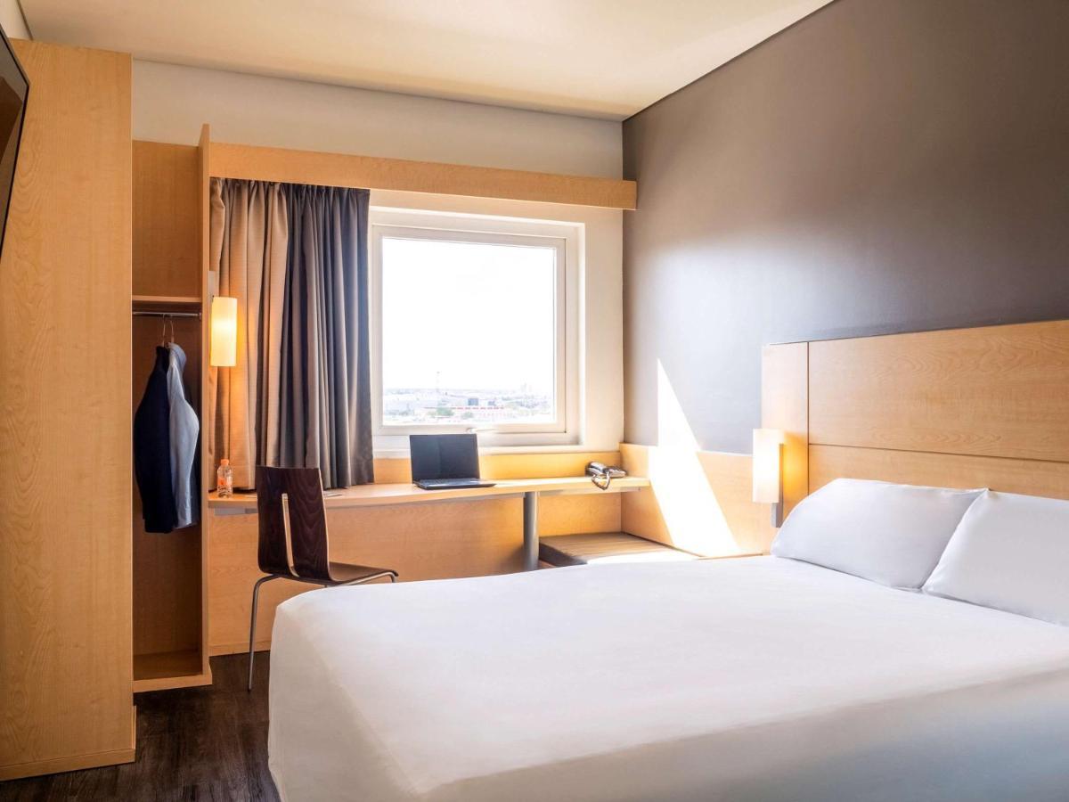 Ibis Hotel 3*
